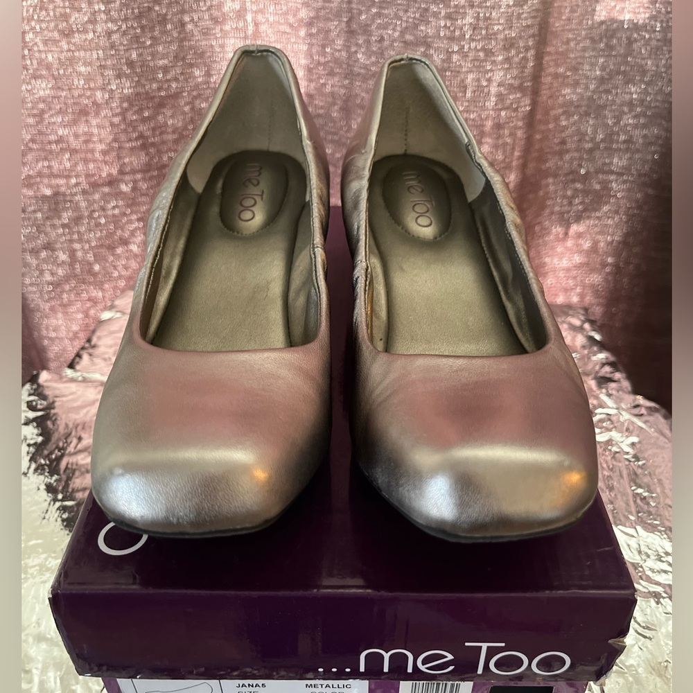 Pre loved meToo Pewter Wedge Women’s Shoe Size 8 1/2